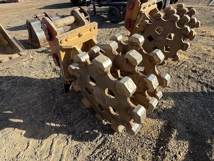 cat-24"-excavator-compaction-wheel-image-2