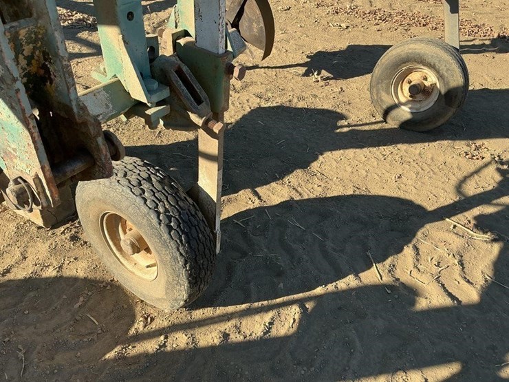 pickett-3-pt-3-row-60"-hyd.-vine-trimmer-image-14