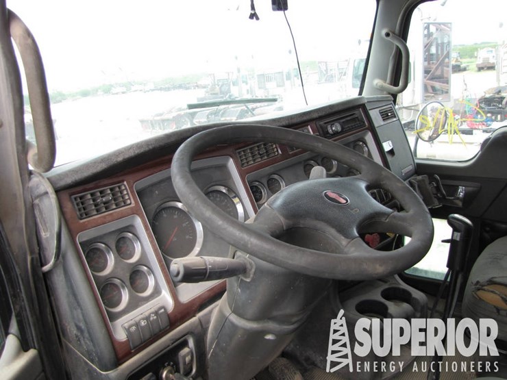 2007-kenworth-w900l-t/a-day-cab-haul-truck-image-10