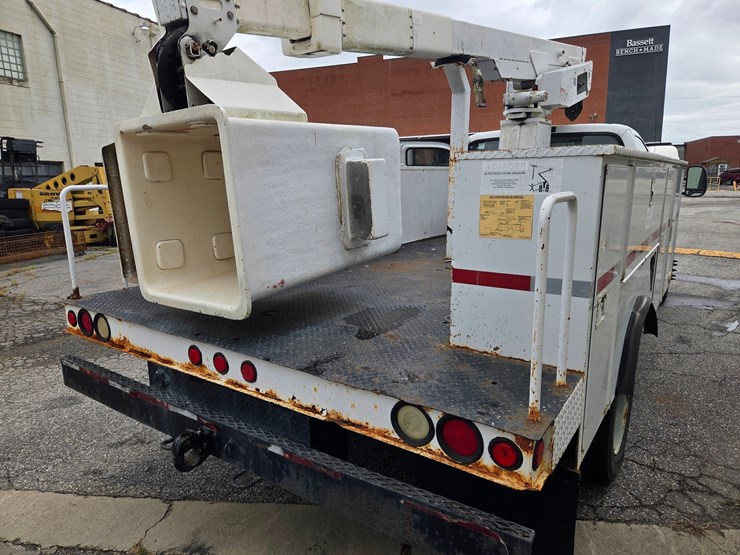 #4-•-2005-f-550-ford-small-bucket-truck-/-vin:-1fdaf56p16eb42272-/-75,475-miles-image-14