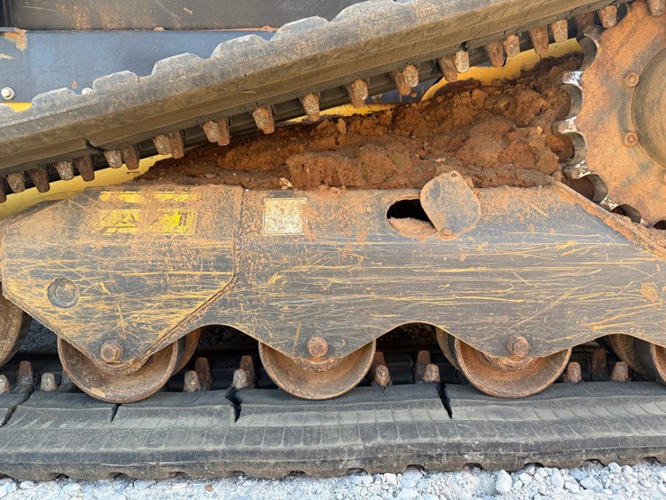 #4093-•-2023-new-holland-c334-tracked-skid-steer-image-54