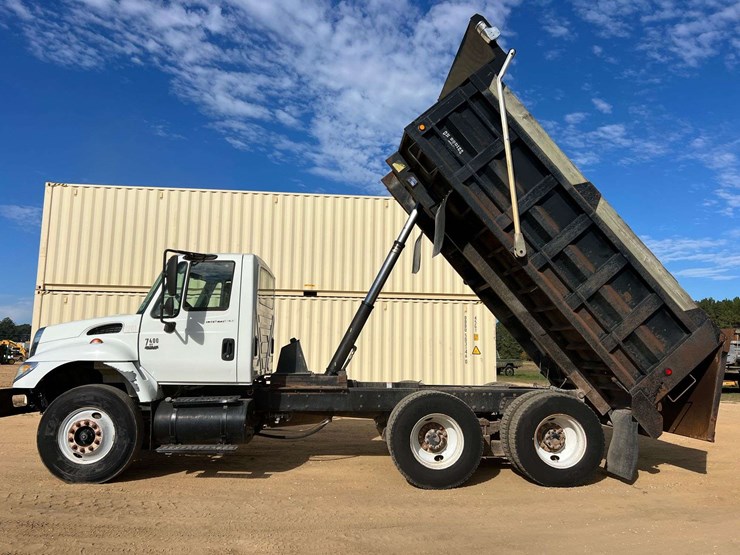 2007-international-7400-tandem-axle-dump-truck-(181,761-miles)-image-43