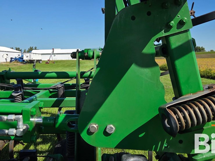 2011-john-deere-2210-field-cultivator-image-13