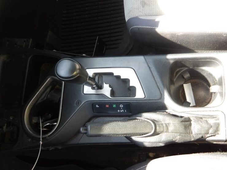 2016-toyota-rav4-xle-image-22