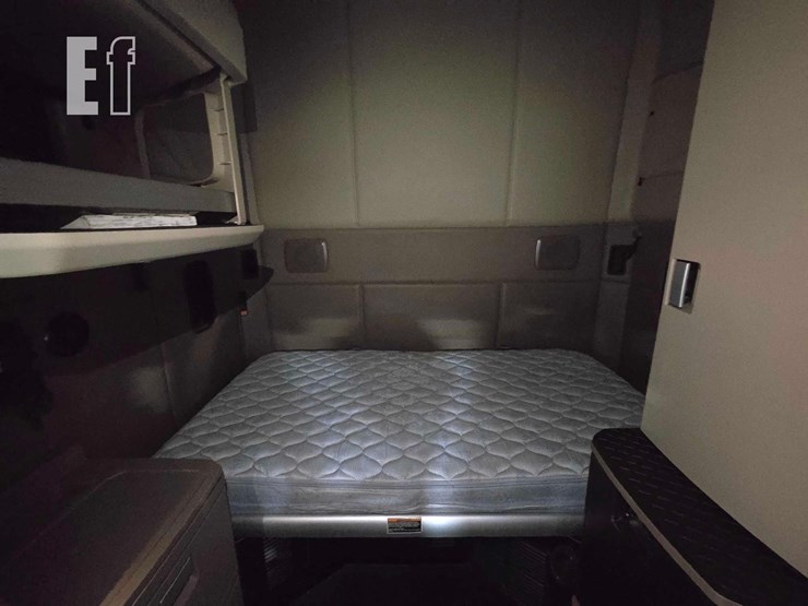 2019-kenworth-t680-image-16