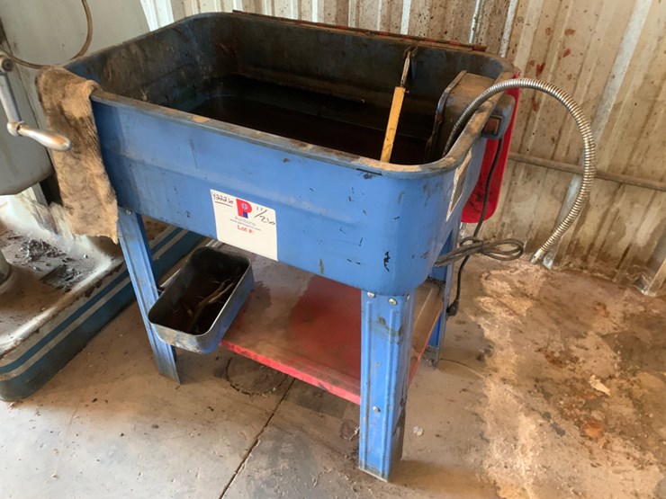 8’-x-2’-x-3’-metal-work-bench-and-all-it’s-contents-image-12