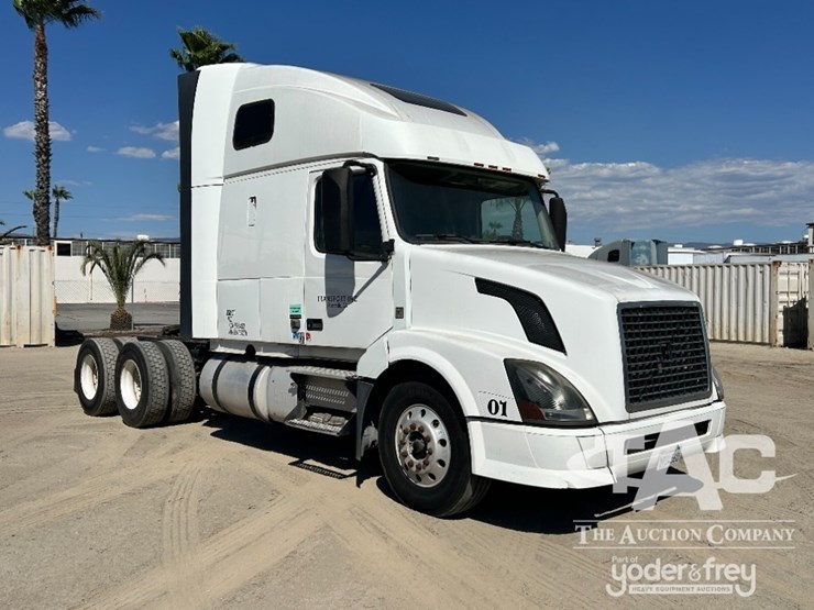 2014-volvo-vnl-image-2