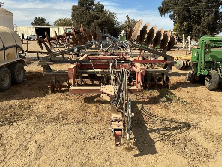 case-ih-770-23'-fold-up-wheel-disc-image-2
