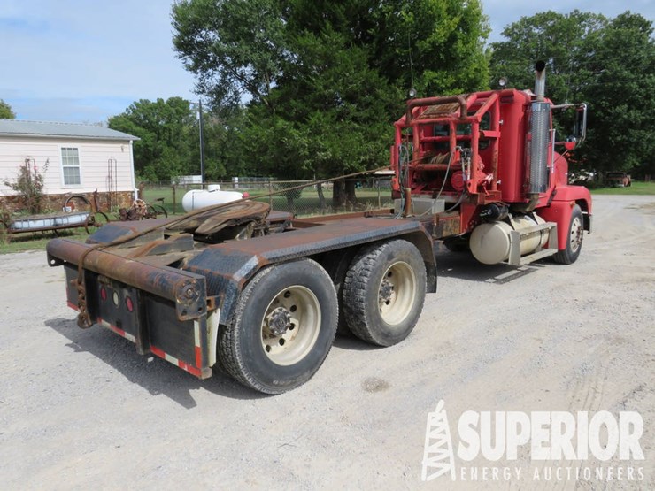 2000-freightliner-fld-long-conventional-t/a-winch-tractor-image-4