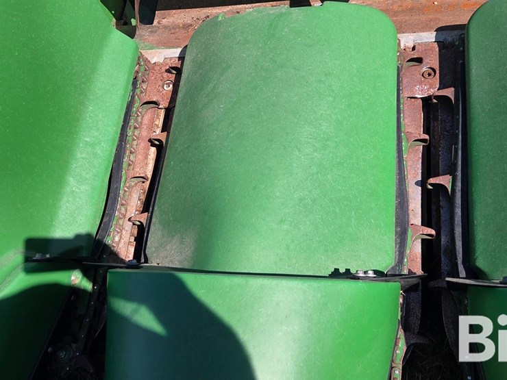 2014-john-deere-608c-corn-head-image-19