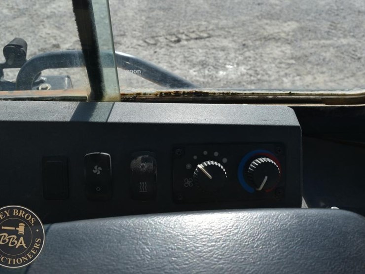 2021-deere-650k-image-44