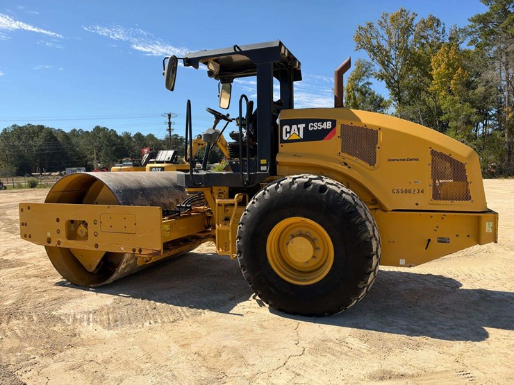 2016-caterpillar-cs54b-84”-vibratory-smooth-drum-compactor-(1,074-hours)-image-3