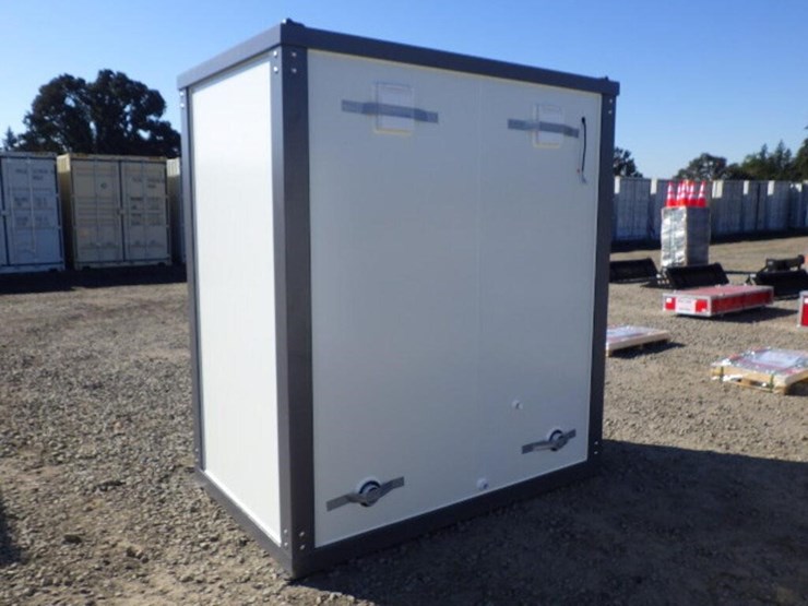 double-stall-portable-toilet-image-3