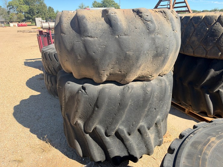 #41526-•-various-equipment-tires-image-2