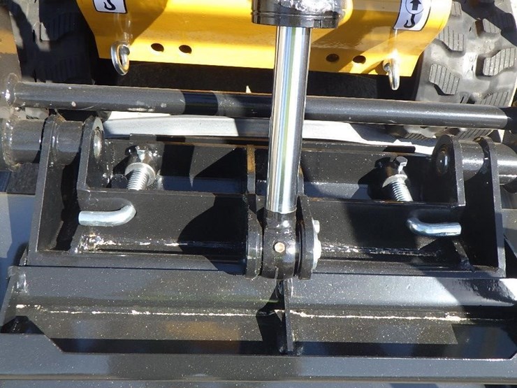 2026-cfg-kjt27-skid-steer-loader-image-6