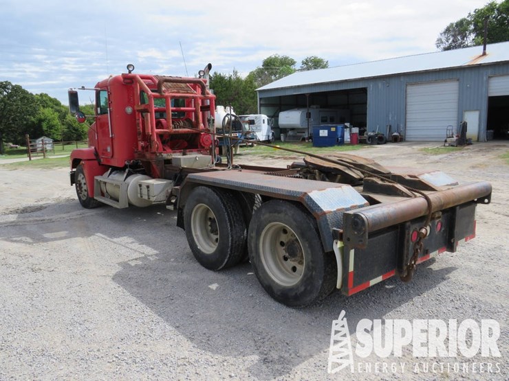 2000-freightliner-fld-long-conventional-t/a-winch-tractor-image-3