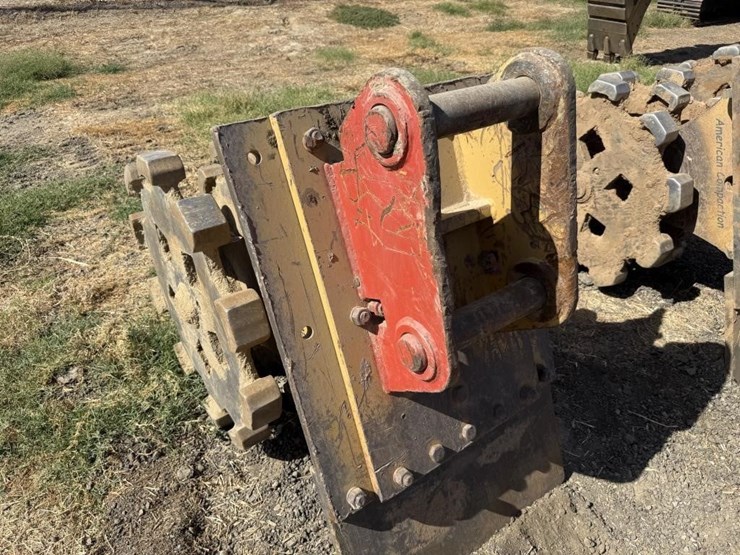 cat-36"-excavator-compaction-wheel-image-8