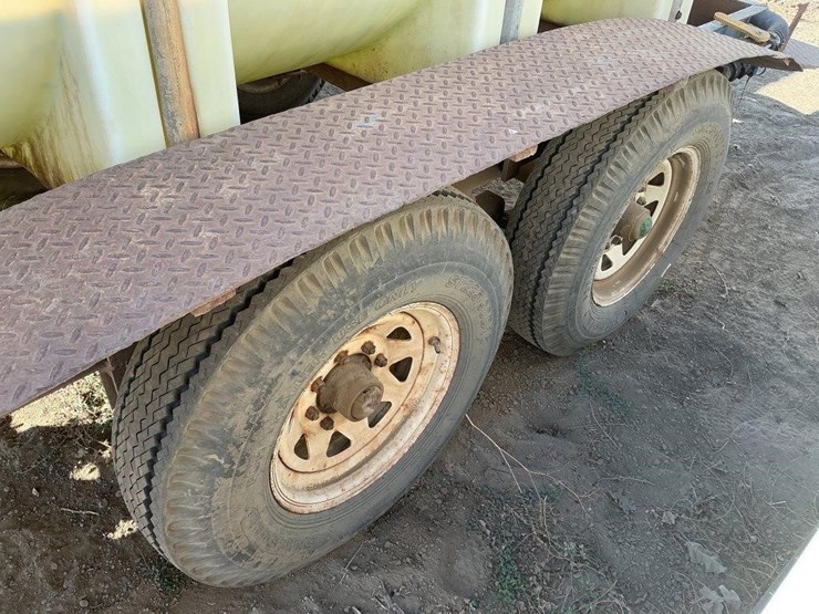 johnson-1000g-poly-tank-mixing-trailer-image-8