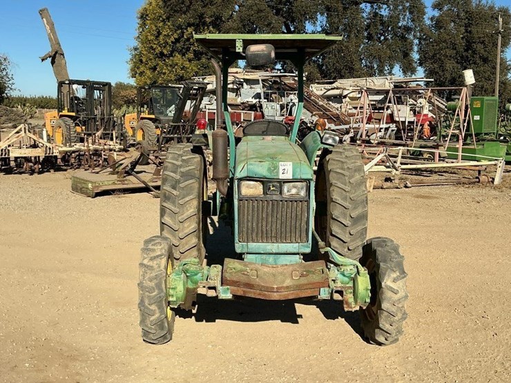 john-deere-1050-tractor,-mfwd-image-2