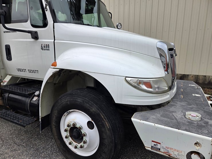 #2-•-2005-international-4400-truck---2005-international-pole-truck-/-vin:-1htmkaan35h167251-/-55,644-miles-image-18