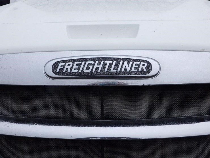 2019-freightliner-cascadia-3-axle-sleeper-truck-image-9