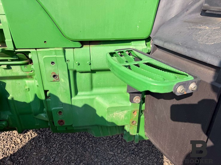 2011-john-deere-8335r-tractor-image-27