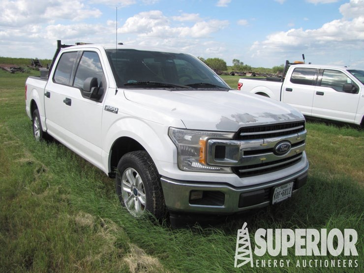 2018-ford-f-150-xlt-crew-cab-pickup-image-2