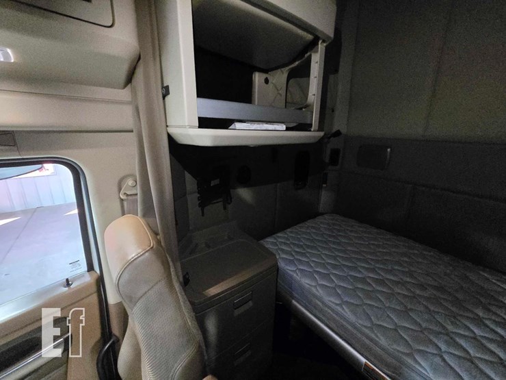2019-kenworth-t680-image-17