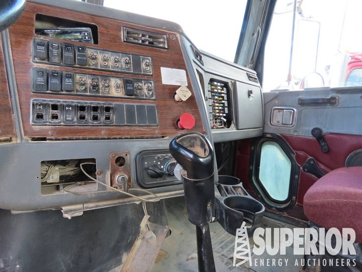 2012-western-star-4900-t/a-truck-tractor-w/pusher-axle-sleeper-image-8