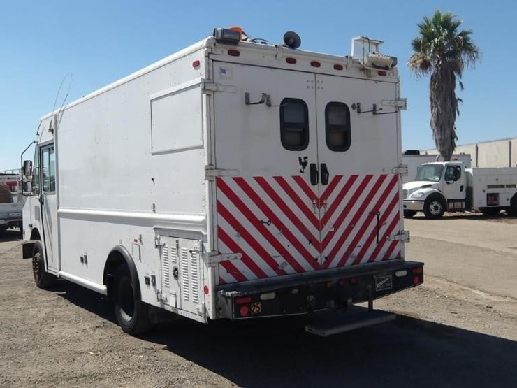 2002-workhorse-w62-image-5