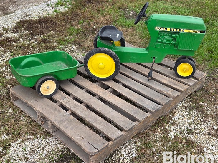 john-deere-pedal-tractor-image-5