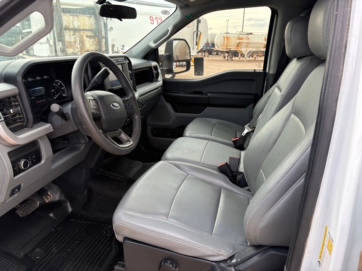 2023-ford-f250-image-8