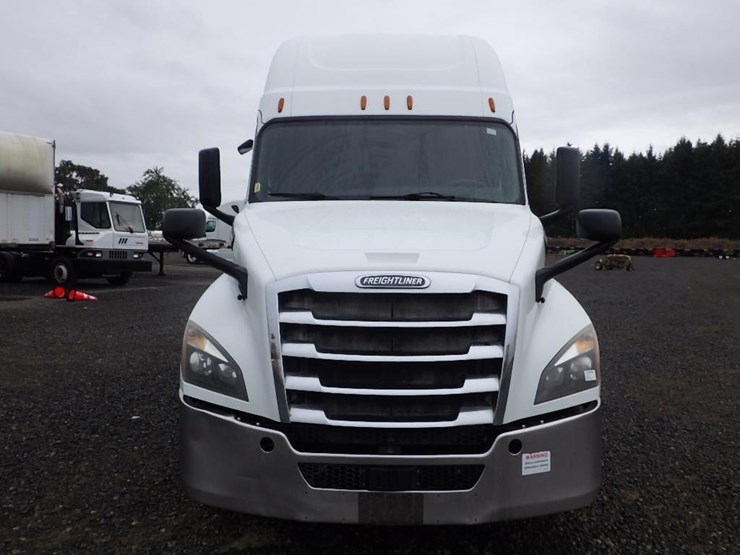 2019-freightliner-cascadia-3-axle-sleeper-truck-image-8