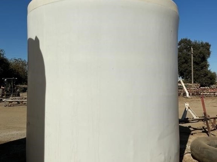 snyder-6000g-upright-poly-tank-image-2