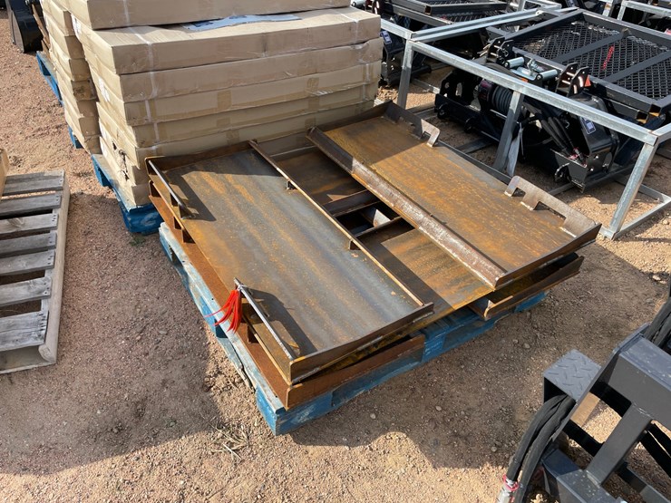 #4135-•-landhonor-skid-steer-universal-adapter-plate-image-2