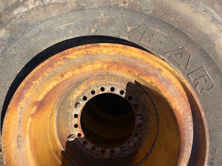 #41529-•-various-equipment-tires-image-5
