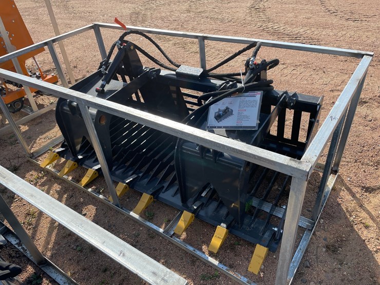 #4077-•-landhonor-hydraulic-rock-bucket-attachment-image-9