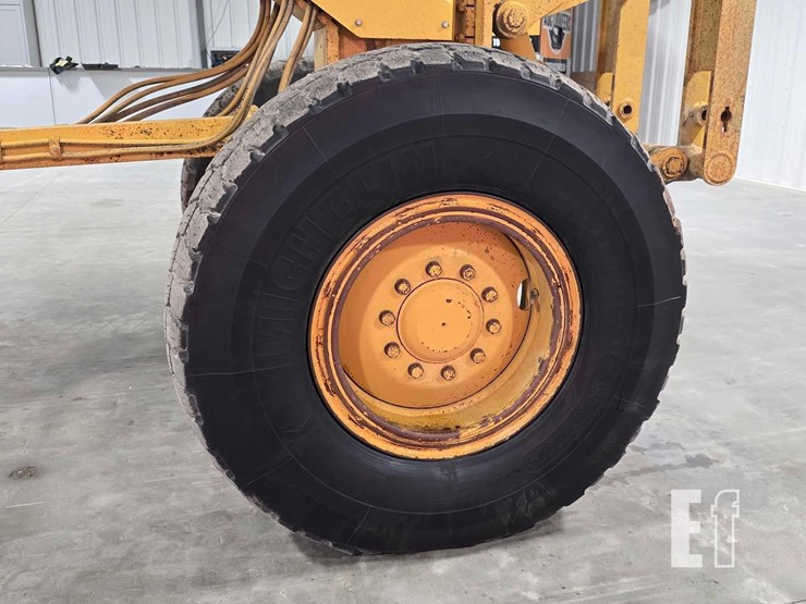 2001-caterpillar-140h-image-28