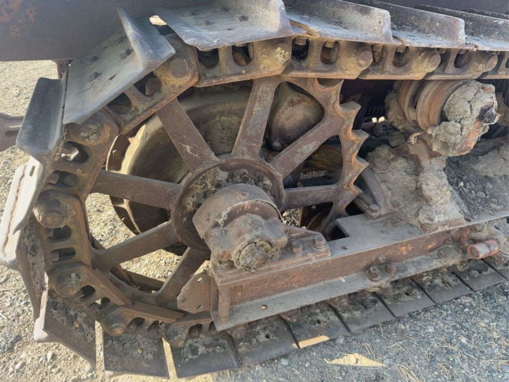caterpillar-thirty-image-14