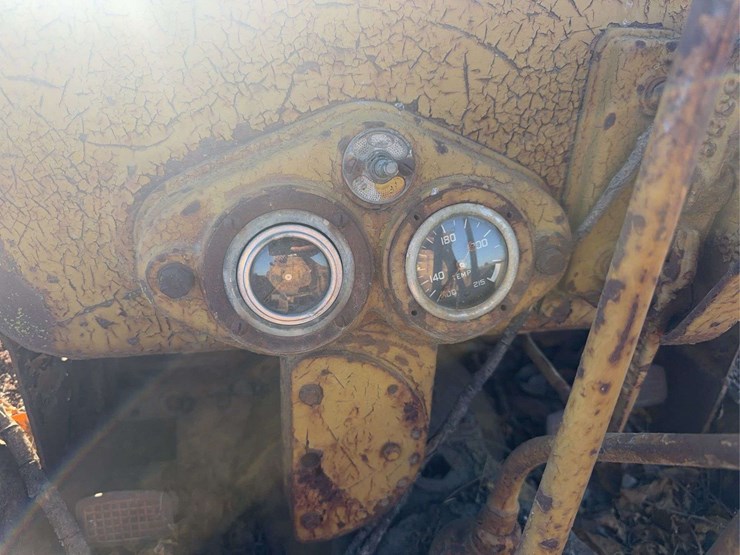 caterpillar-twenty-two-image-25