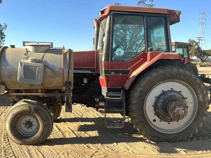case-ih-7210-tractor-image-1