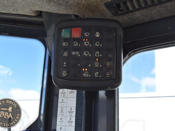 2021-deere-650k-image-46