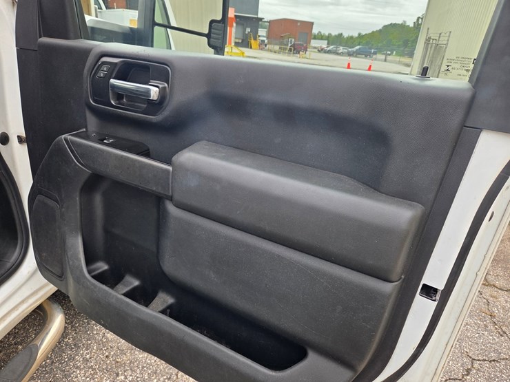 #5-•-2020-chevrolet-2500-service-truck-/-vin:-1gb0wle7xlf295314-/-74,095-miles-image-24