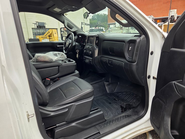 #5-•-2020-chevrolet-2500-service-truck-/-vin:-1gb0wle7xlf295314-/-74,095-miles-image-23