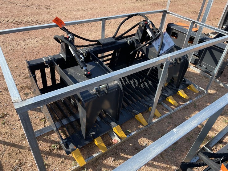 #4077-•-landhonor-hydraulic-rock-bucket-attachment-image-8
