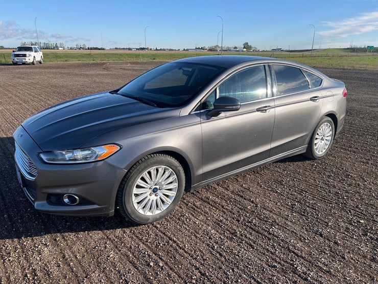 2013-ford-fusion-se-sedan-image-1