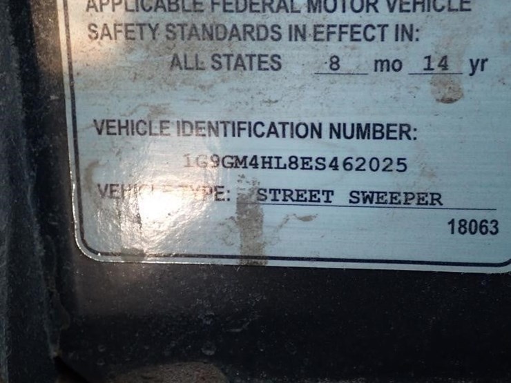 2014-global-m4-street-sweeper-truck-image-35