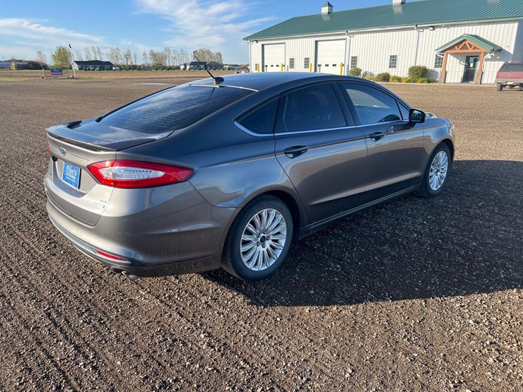2013-ford-fusion-se-sedan-image-5
