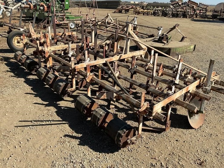 custom-3-pt-3-row-60"-cultivator-image-5
