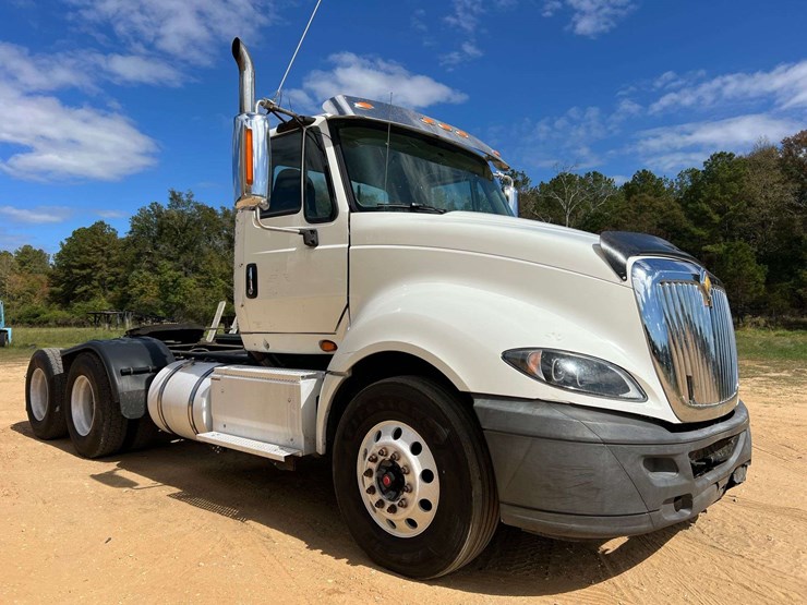 2016-international-prostar+-122-tandem-axle-day-cab-truck-tractor-–-cummins-isx15-diesel-(530,432-mi-image-4